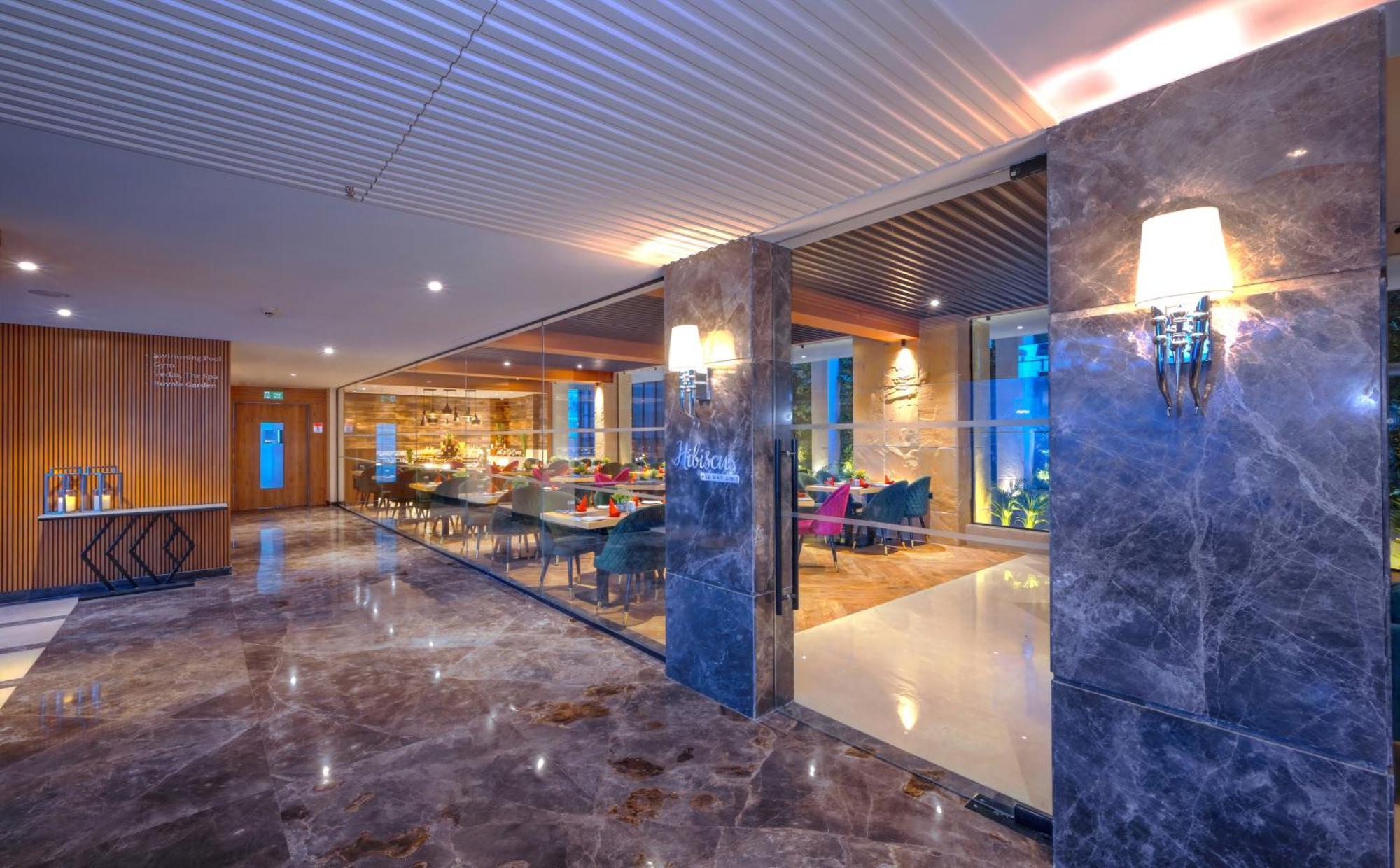 Royale Sarovar Portico Agra Агра Экстерьер фото
