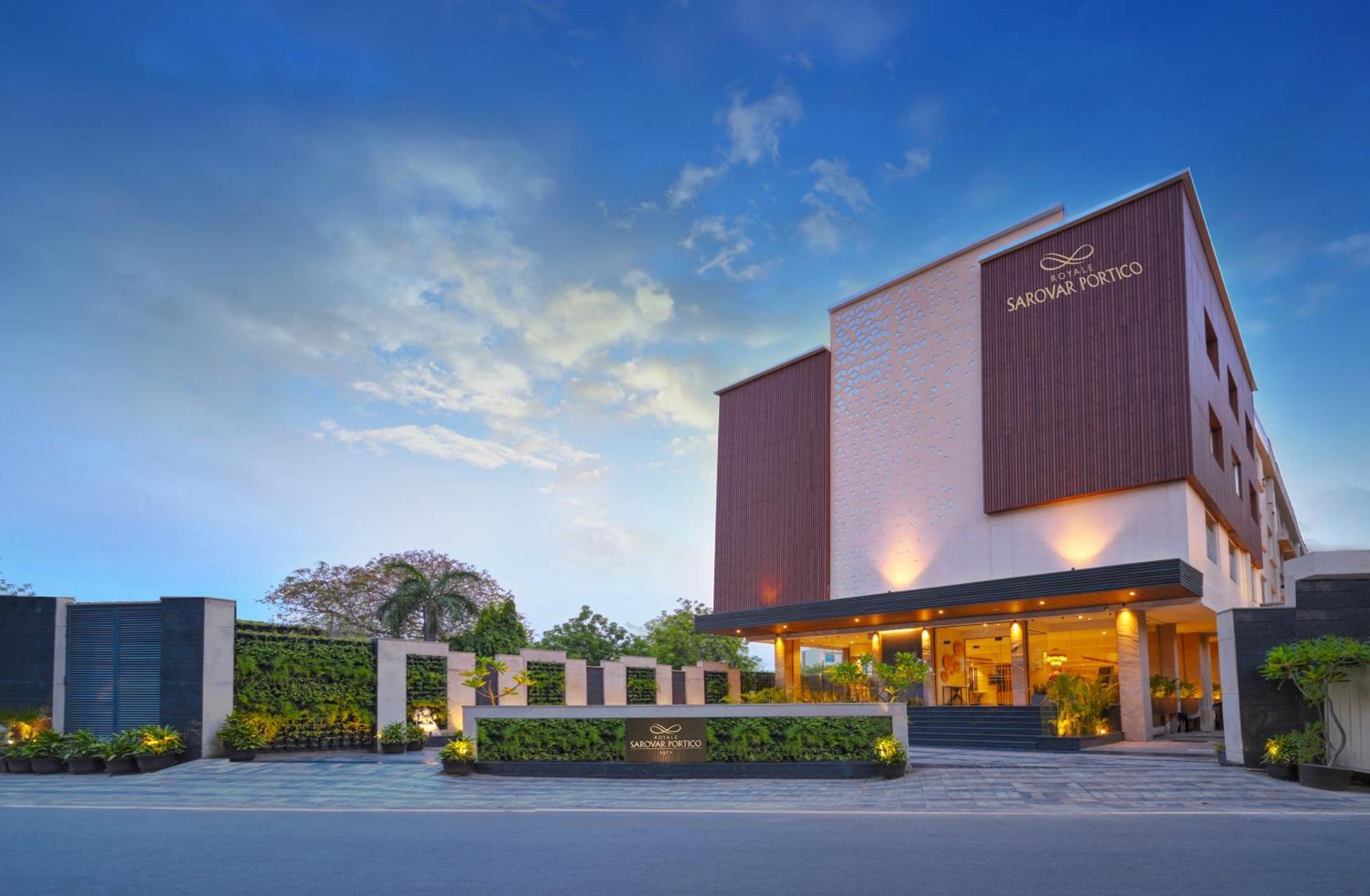 Royale Sarovar Portico Agra Агра Экстерьер фото